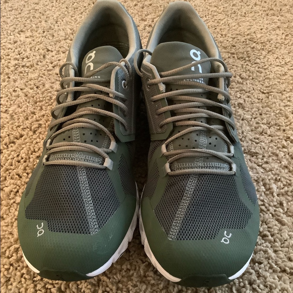 On Cloud Men’s Running Shoe